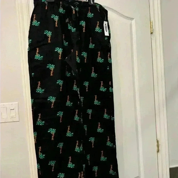 Old navy NWT Christmas palm tree print pajama pants - Picture 2 of 6